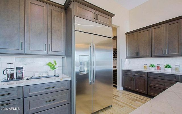 19 E DESERT HILLS Drive, Phoenix, AZ 85086