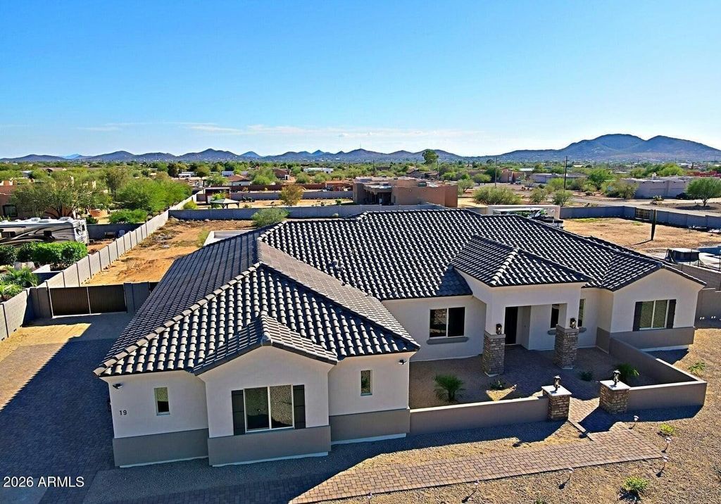 19 E DESERT HILLS Drive, Phoenix, AZ 85086