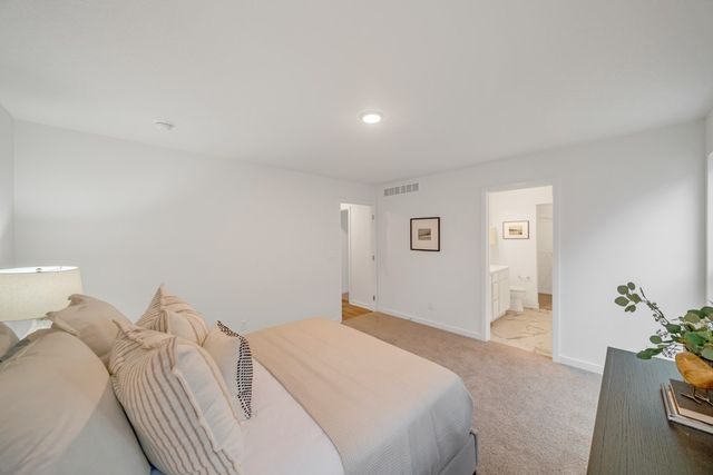 140 NW Rolling Circle, Waukee, IA 50263