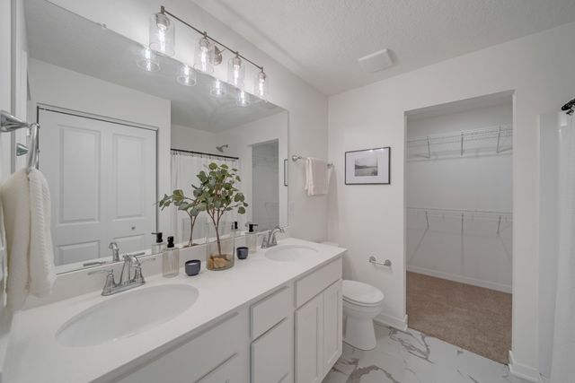 140 NW Rolling Circle, Waukee, IA 50263