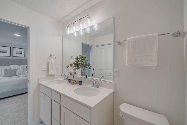 140 NW Rolling Circle, Waukee, IA 50263