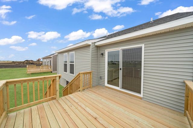 140 NW Rolling Circle, Waukee, IA 50263