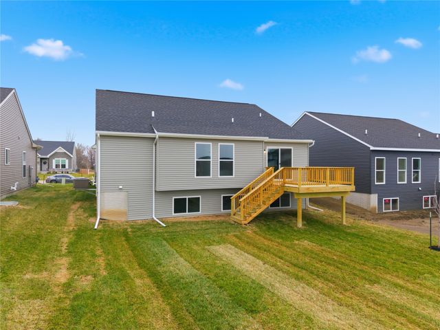 140 NW Rolling Circle, Waukee, IA 50263