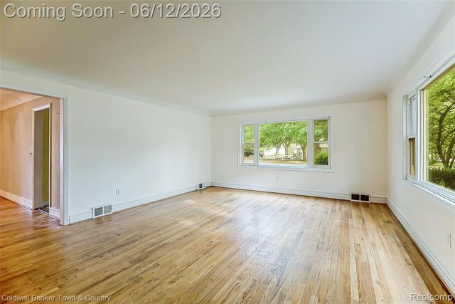 221 S Tompkins Street, Howell, MI 48843