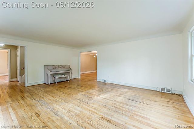 221 S Tompkins Street, Howell, MI 48843