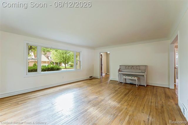 221 S Tompkins Street, Howell, MI 48843
