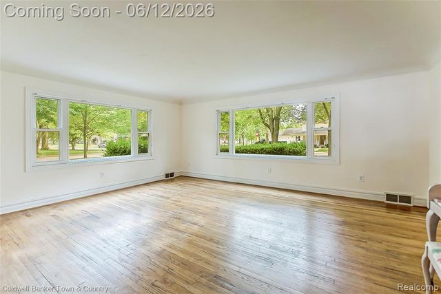 221 S Tompkins Street, Howell, MI 48843
