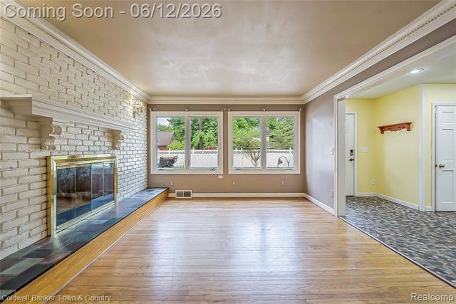 221 S Tompkins Street, Howell, MI 48843