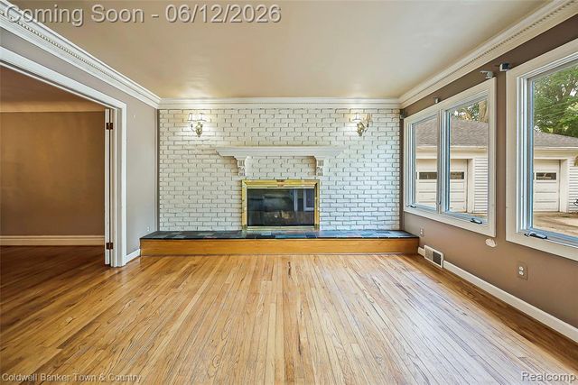 221 S Tompkins Street, Howell, MI 48843