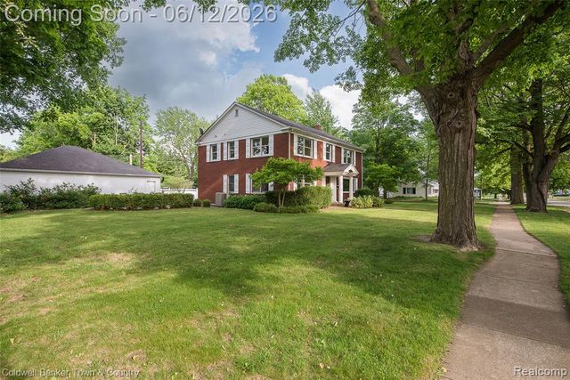 221 S Tompkins Street, Howell, MI 48843