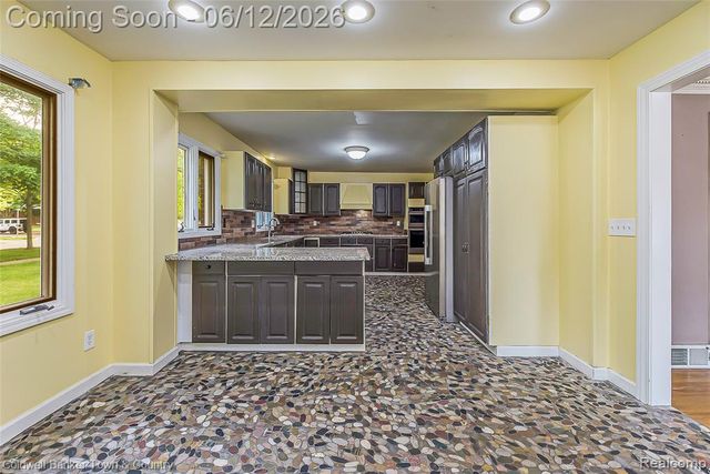 221 S Tompkins Street, Howell, MI 48843