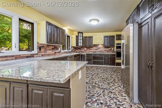 221 S Tompkins Street, Howell, MI 48843