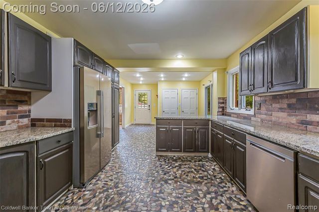 221 S Tompkins Street, Howell, MI 48843