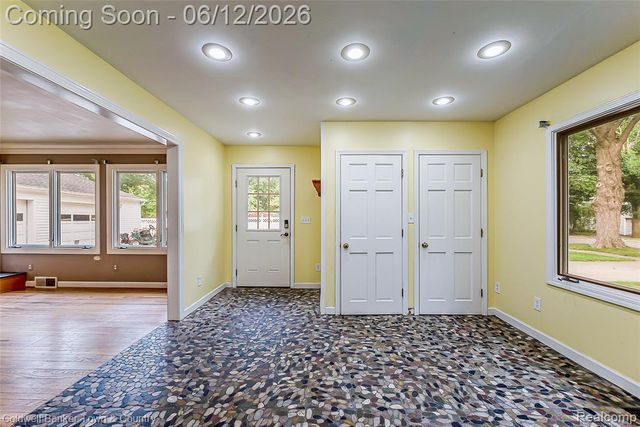 221 S Tompkins Street, Howell, MI 48843