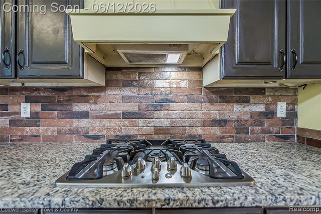 221 S Tompkins Street, Howell, MI 48843