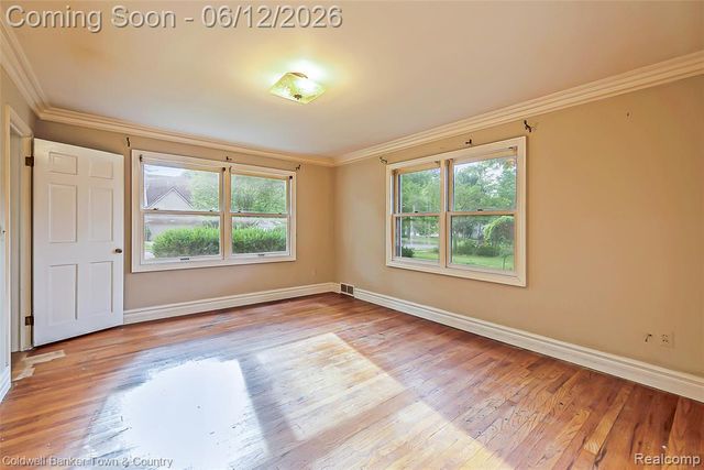 221 S Tompkins Street, Howell, MI 48843