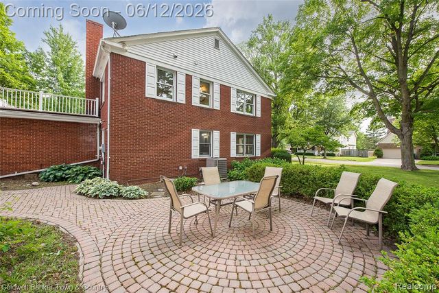 221 S Tompkins Street, Howell, MI 48843