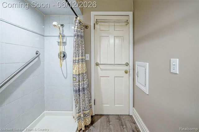 221 S Tompkins Street, Howell, MI 48843