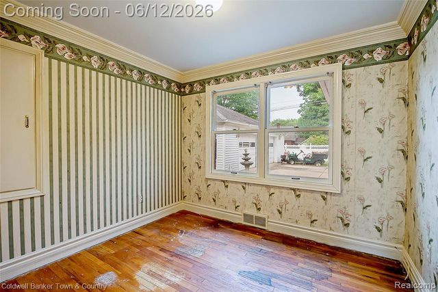 221 S Tompkins Street, Howell, MI 48843