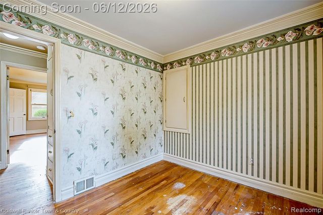 221 S Tompkins Street, Howell, MI 48843