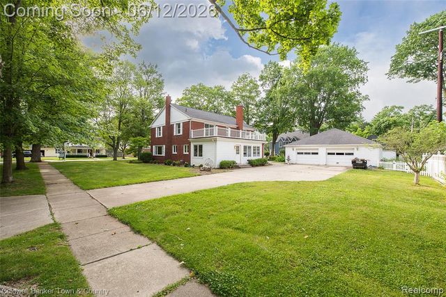221 S Tompkins Street, Howell, MI 48843
