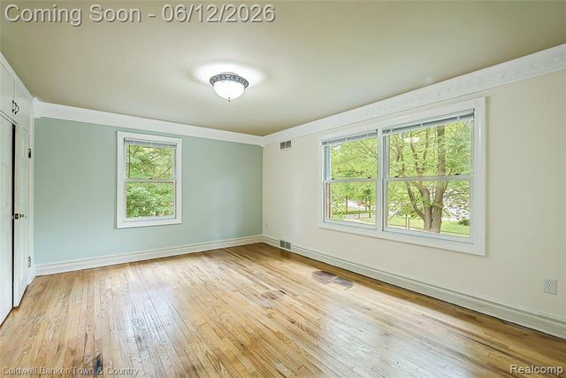 221 S Tompkins Street, Howell, MI 48843