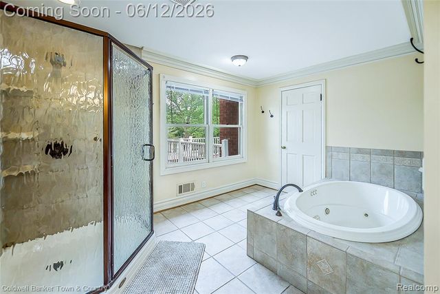 221 S Tompkins Street, Howell, MI 48843