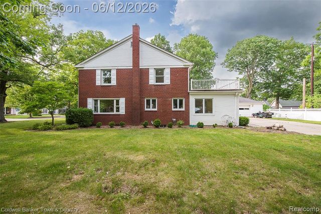 221 S Tompkins Street, Howell, MI 48843