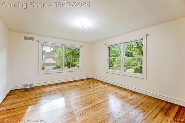 221 S Tompkins Street, Howell, MI 48843