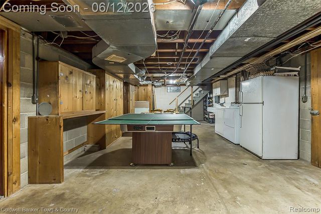 221 S Tompkins Street, Howell, MI 48843