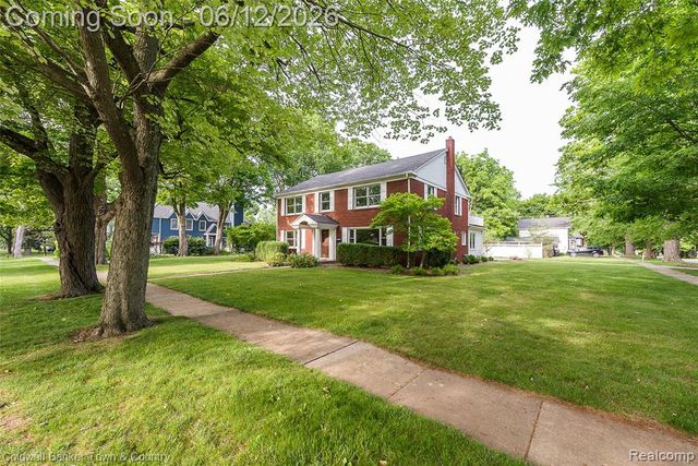 221 S Tompkins Street, Howell, MI 48843