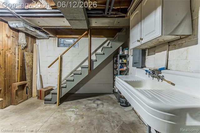 221 S Tompkins Street, Howell, MI 48843