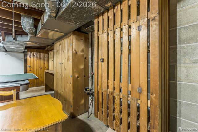 221 S Tompkins Street, Howell, MI 48843