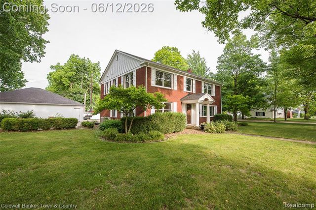 221 S Tompkins Street, Howell, MI 48843