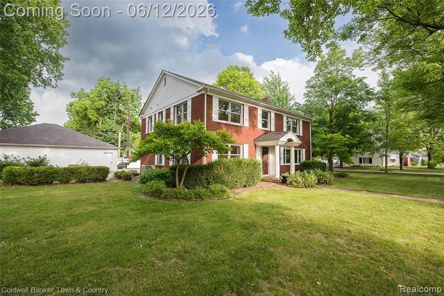 221 S Tompkins Street, Howell, MI 48843