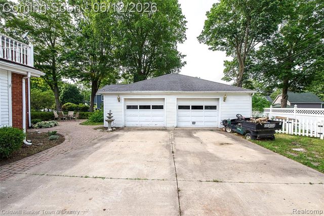 221 S Tompkins Street, Howell, MI 48843