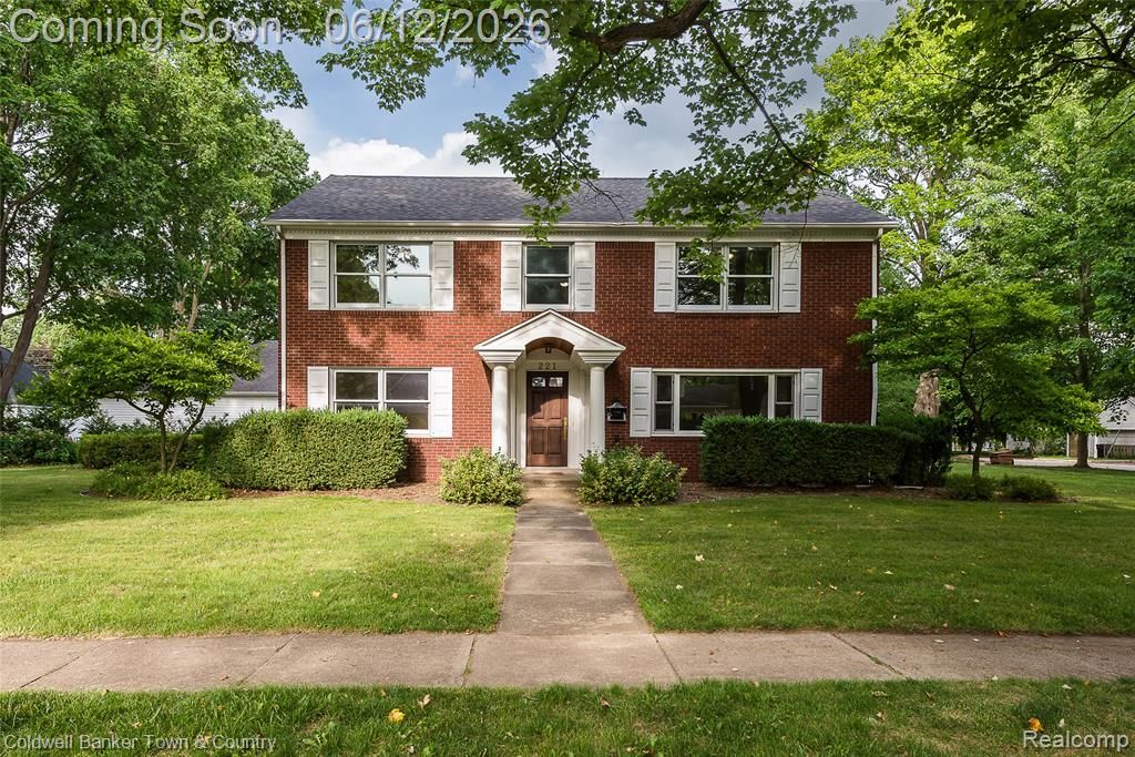 221 S Tompkins Street, Howell, MI 48843