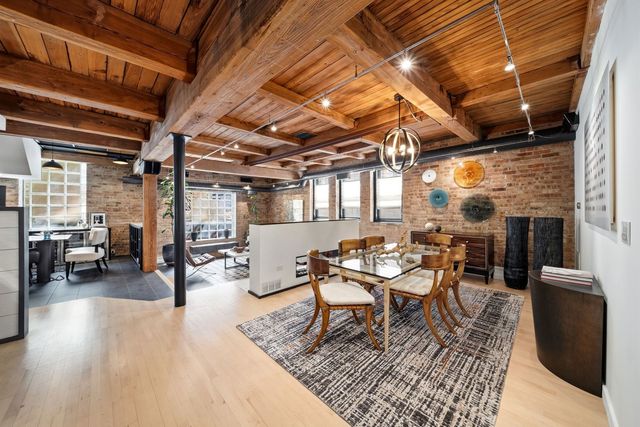 811 W Aldine Avenue 6S, Chicago, IL 60657