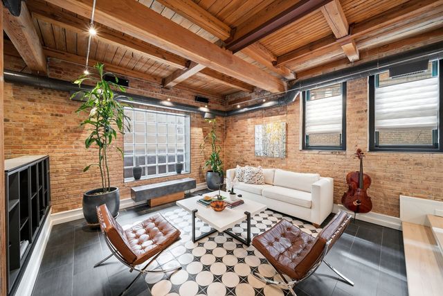 811 W Aldine Avenue 6S, Chicago, IL 60657