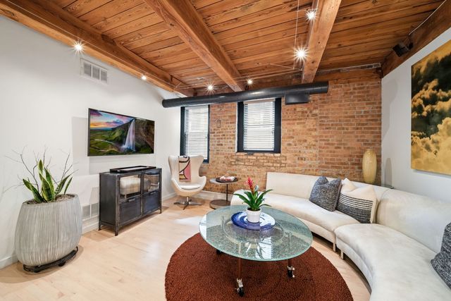 811 W Aldine Avenue 6S, Chicago, IL 60657