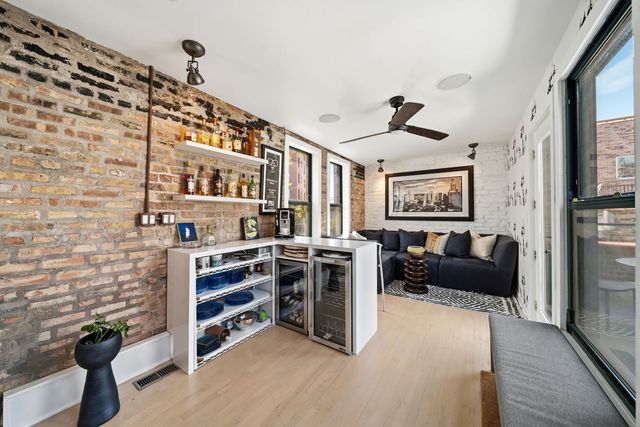 811 W Aldine Avenue 6S, Chicago, IL 60657