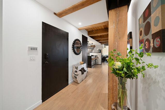 811 W Aldine Avenue 6S, Chicago, IL 60657
