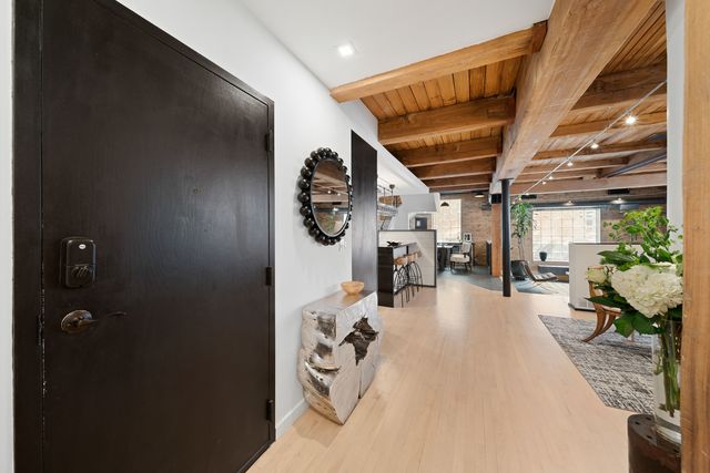 811 W Aldine Avenue 6S, Chicago, IL 60657