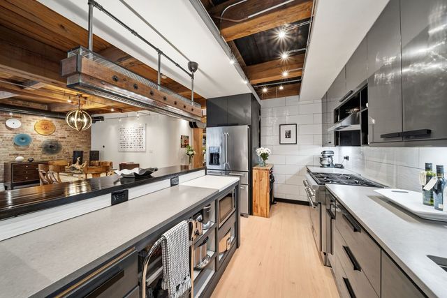 811 W Aldine Avenue 6S, Chicago, IL 60657