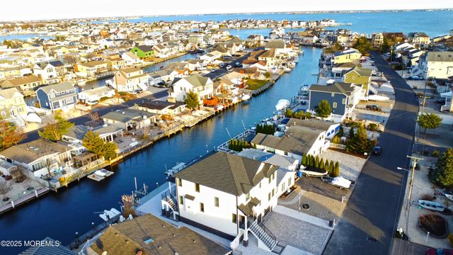 316 Silver Lagoon Drive, Toms River, NJ 08753