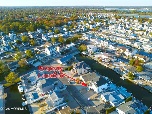 316 Silver Lagoon Drive, Toms River, NJ 08753