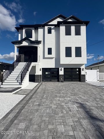 316 Silver Lagoon Drive, Toms River, NJ 08753