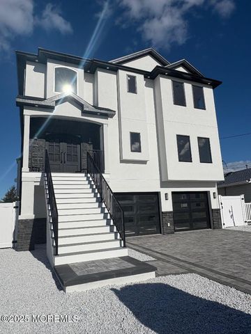 316 Silver Lagoon Drive, Toms River, NJ 08753