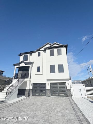 316 Silver Lagoon Drive, Toms River, NJ 08753