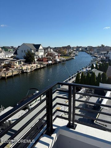 316 Silver Lagoon Drive, Toms River, NJ 08753